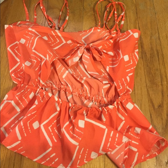 ⭐O'Neill open back Strappy tank - Picture 3 of 3